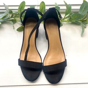 Size 6 black JustFab heels!